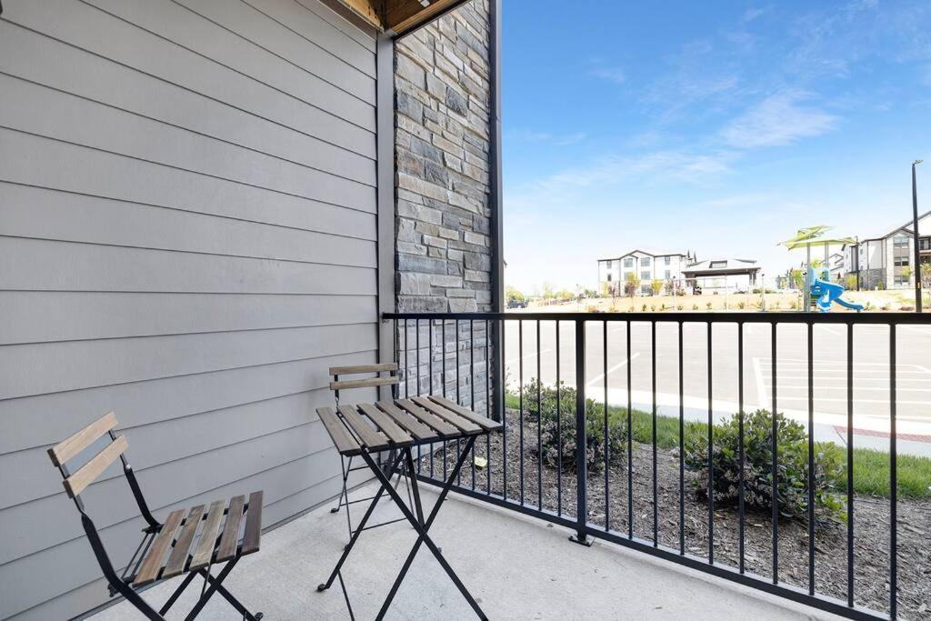 Stylish New Condo In Concord Exterior photo